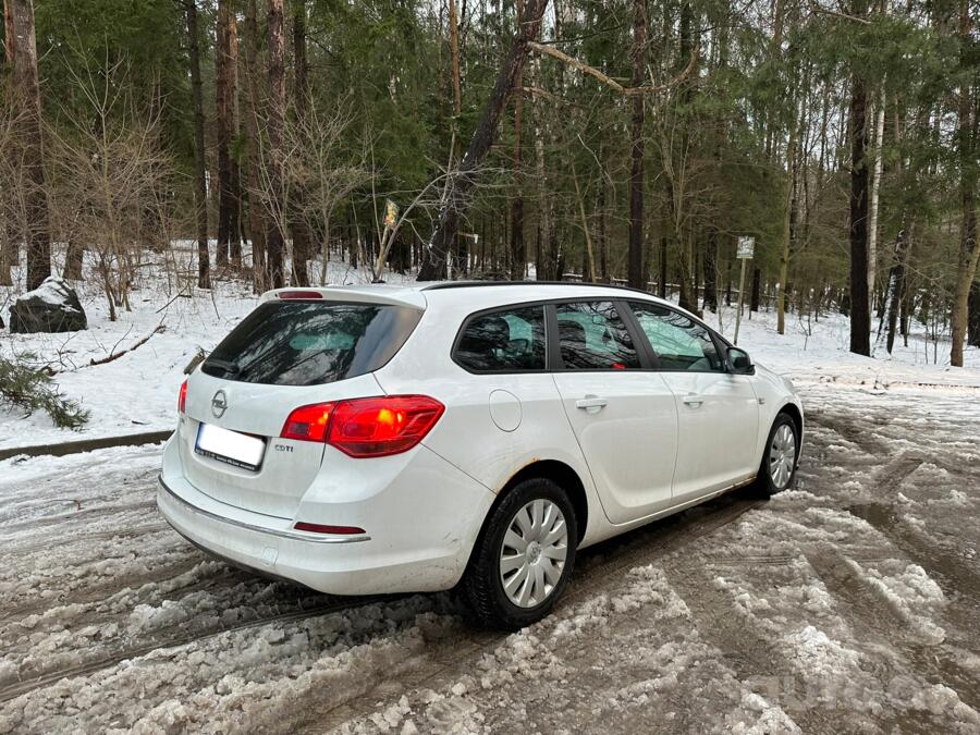 Opel Astra J Sports Tourer wagon