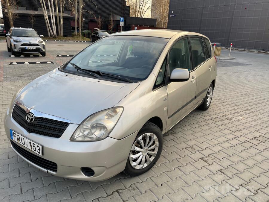 Toyota Corolla Verso 1 generation Minivan