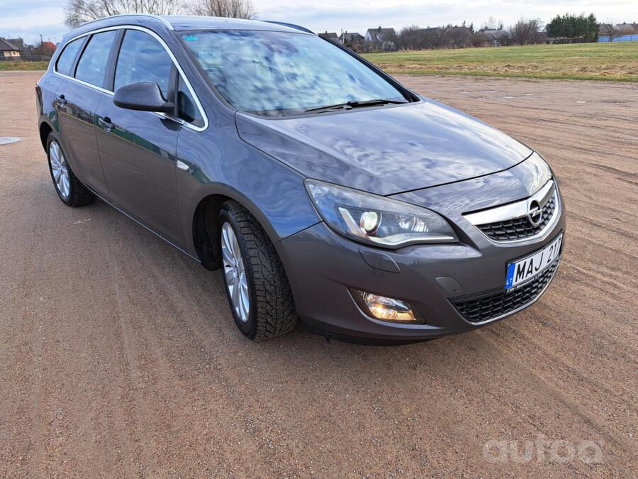 Opel Astra J Sports Tourer wagon