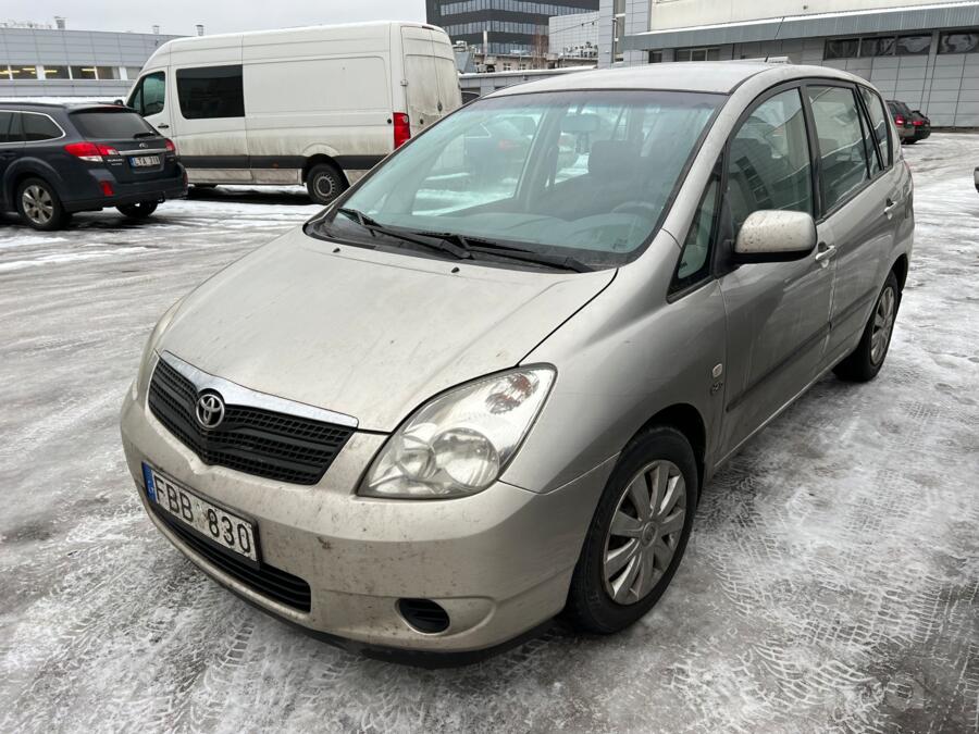 Toyota Corolla Verso 1 generation Minivan