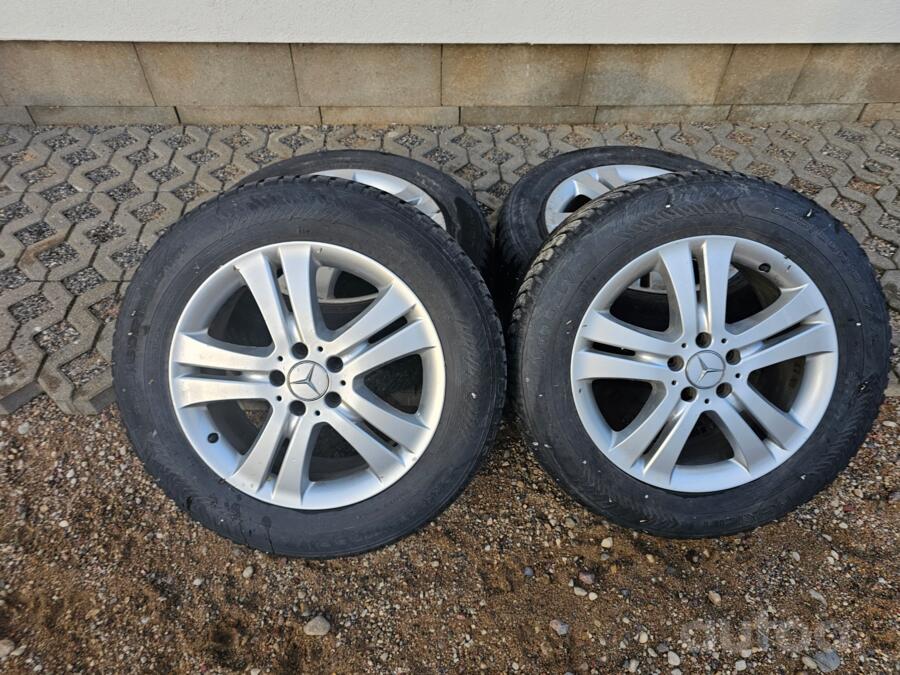 Mercedes-Benz, stop lekki