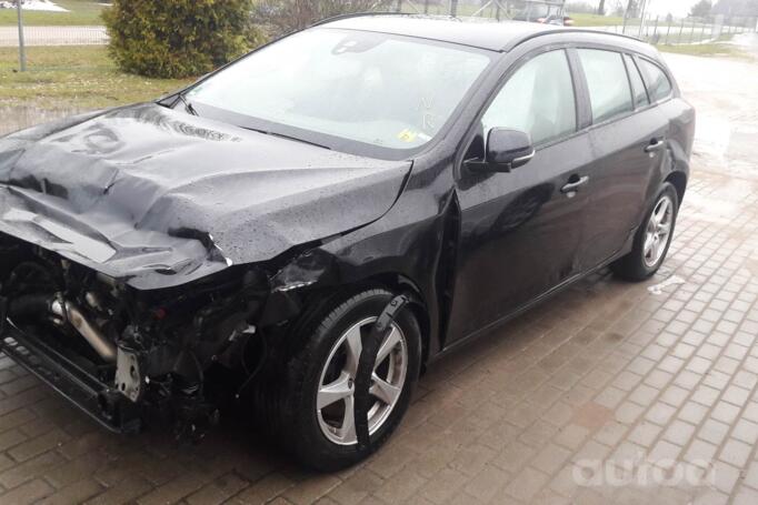 Volvo V60 1 generation [restyling] wagon 5-doors