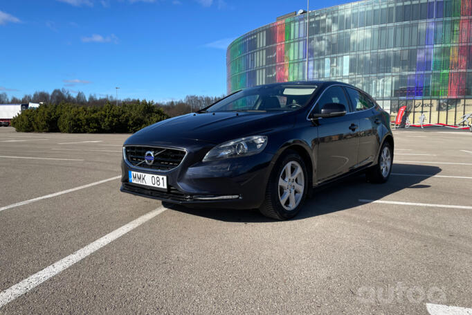 Volvo V40 2 generation Hatchback 5-doors