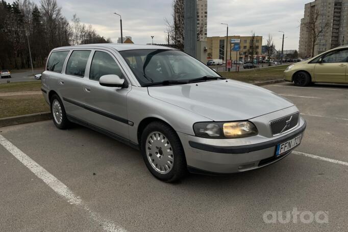 Volvo V70 2 generation wagon