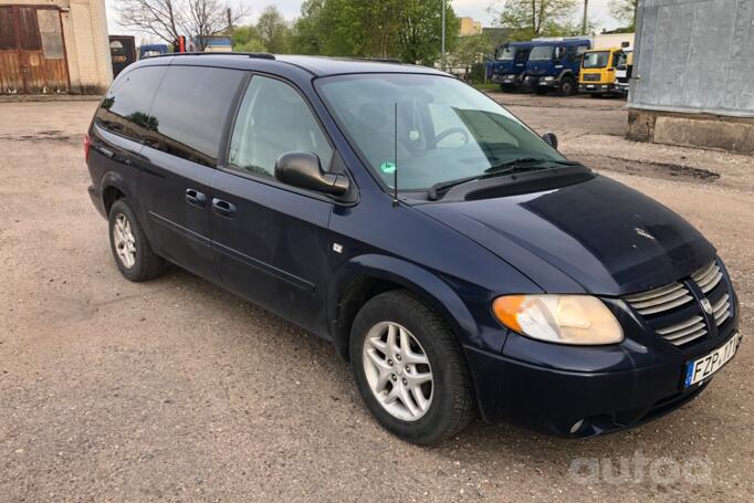 Dodge Caravan 4 generation Grand minivan 5-doors