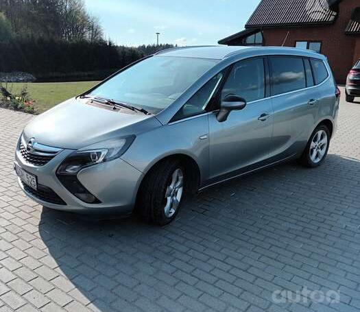 Opel Zafira C Tourer minivan