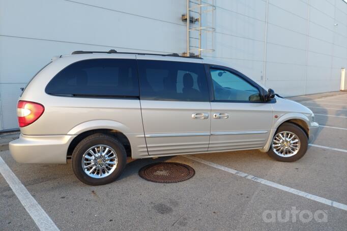 Chrysler Voyager 4 generation Grand minivan 5-doors