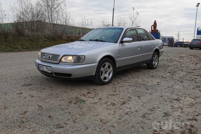 Audi A6 A4/C4 Sedan