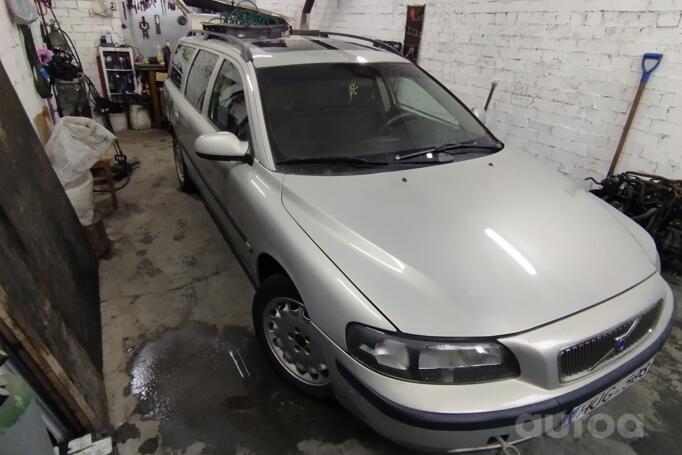 Volvo V70 2 generation R wagon 5-doors