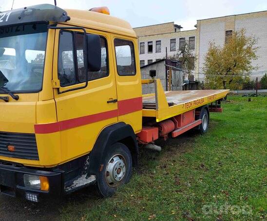 Mercedes-Benz 817
