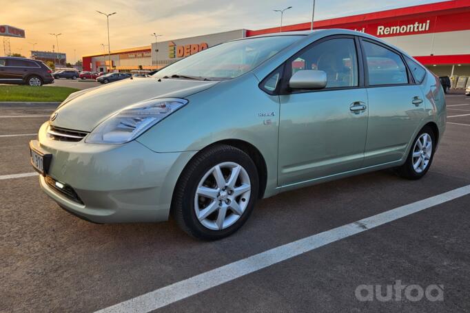 Toyota Prius 2 generation Hatchback