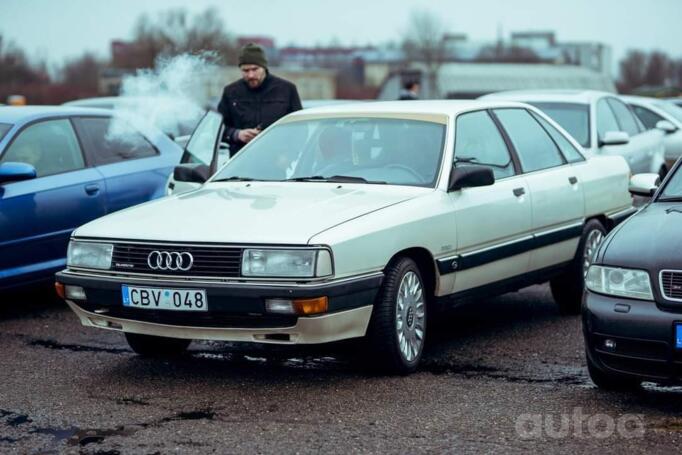 Audi 200 C3 [restyling]