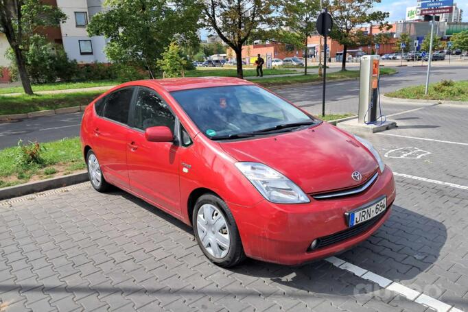 Toyota Prius 2 generation [restyling] (XW20)