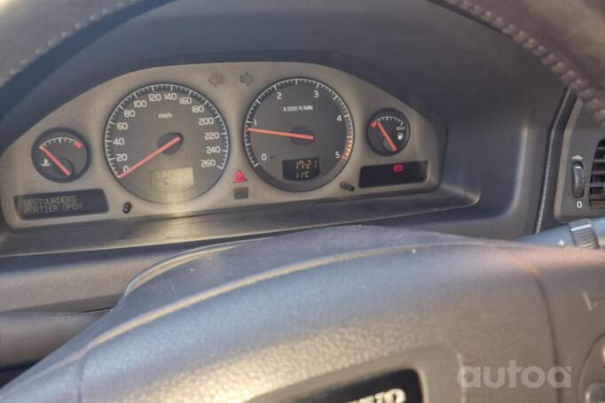 Volvo V70 2 generation wagon