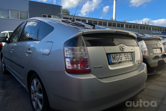 Toyota Prius 2 generation Hatchback