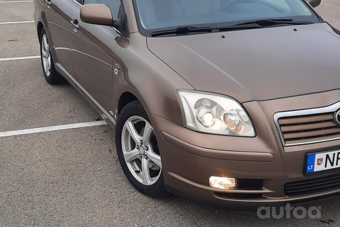 Toyota Avensis 2 generation Liftback