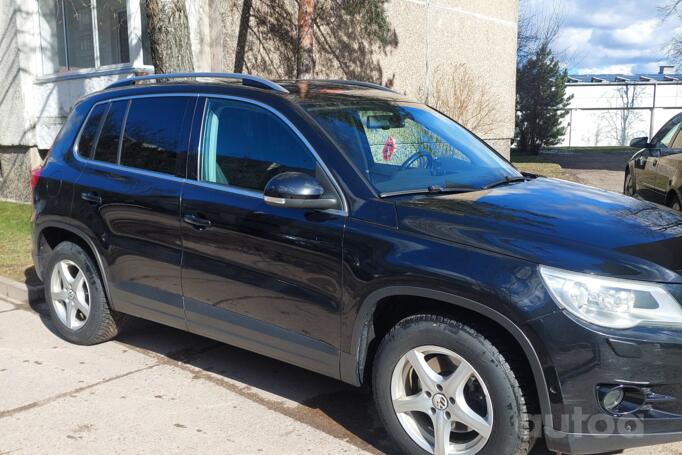 Volkswagen Tiguan 1 generation Crossover