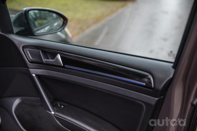 Volkswagen Golf R 7 generation