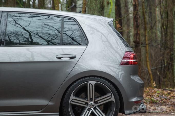 Volkswagen Golf R 7 generation