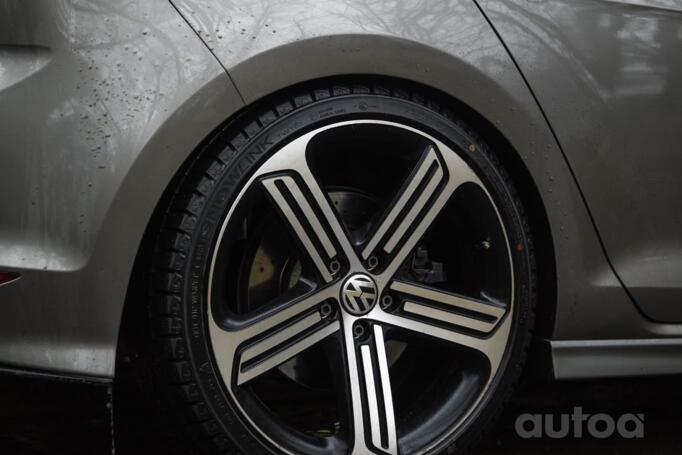 Volkswagen Golf R 7 generation