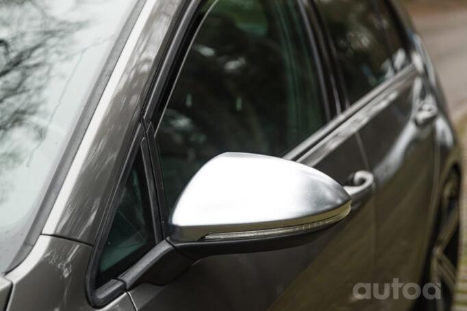 Volkswagen Golf R 7 generation