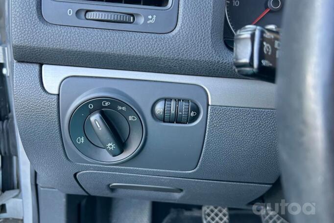 Volkswagen Golf 5 generation Hatchback 5-doors