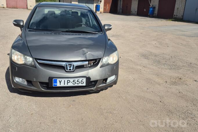 Honda Civic 8 generation Hybrid Sedan 4-doors