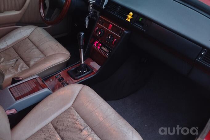 Mercedes-Benz E-Class W124 [2th restyling] Sedan