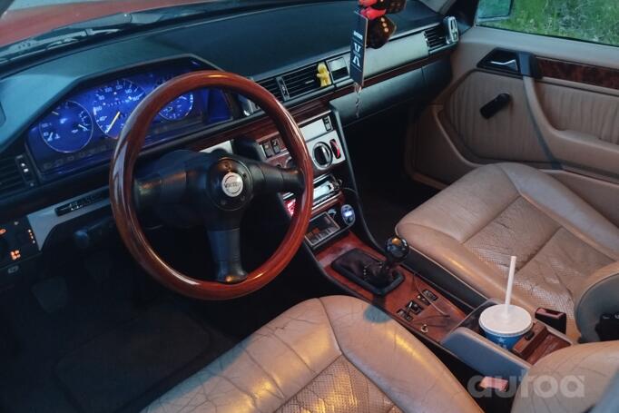 Mercedes-Benz E-Class W124 [2th restyling] Sedan
