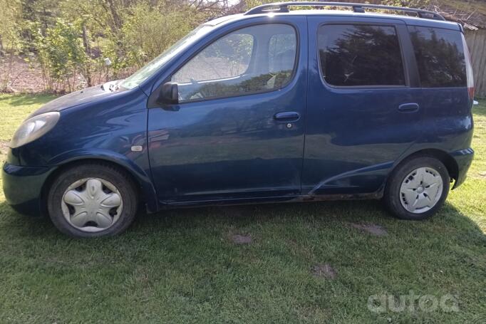 Toyota Yaris Verso 1 generation Minivan