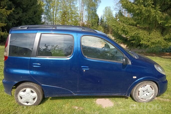 Toyota Yaris Verso 1 generation Minivan