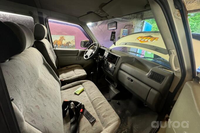 Volkswagen Transporter T4 Minivan 4-doors