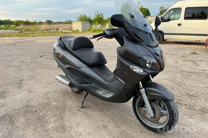 Piaggio X9