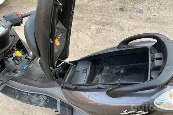 Piaggio X9