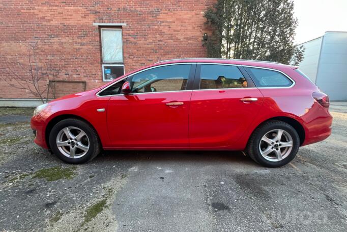 Opel Astra J Sports Tourer wagon