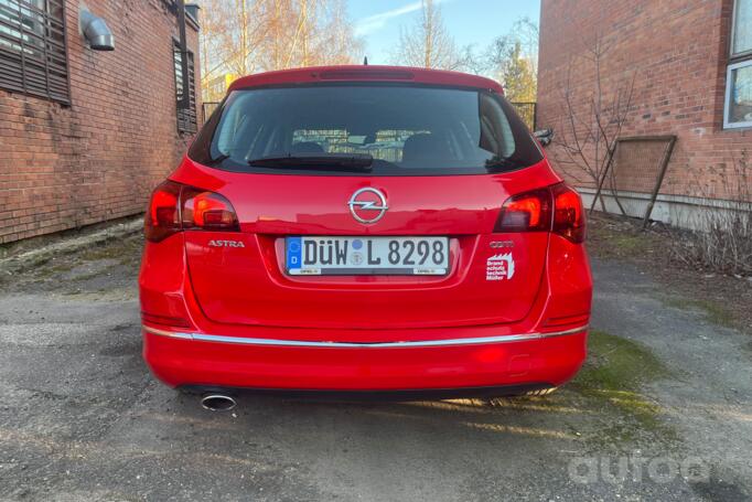 Opel Astra J Sports Tourer wagon
