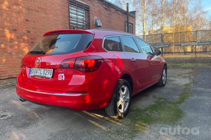 Opel Astra J Sports Tourer wagon