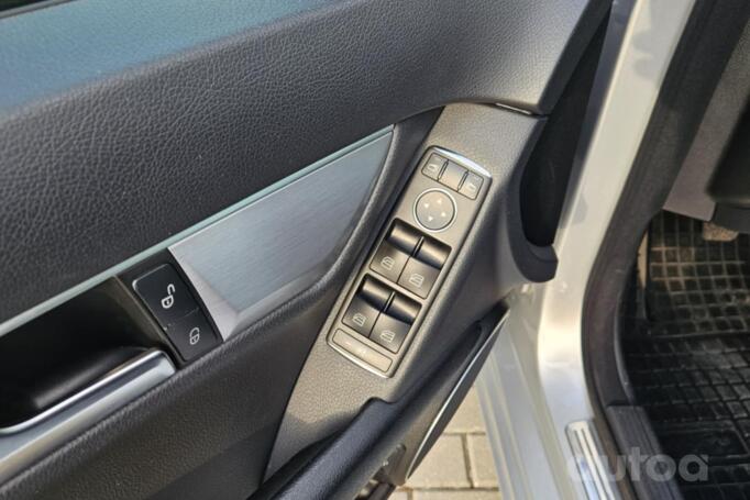 Mercedes-Benz C-Class W204/S204/C204 [restyling] Sedan 4-doors