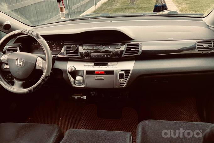 Honda FR-V 1 generation Minivan