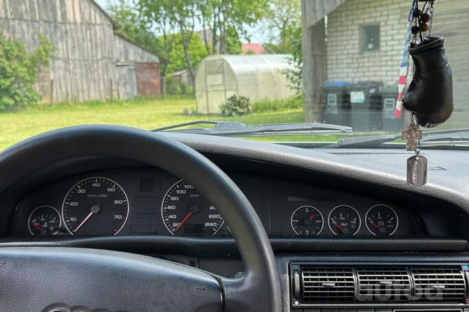 Audi A6 A4/C4 Sedan