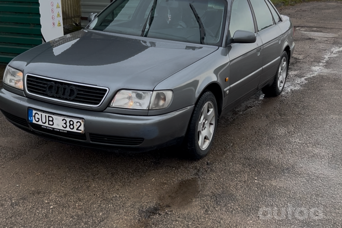 Audi A6 A4/C4 Sedan
