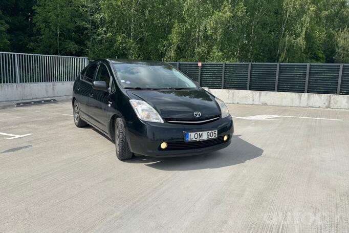 Toyota Prius 2 generation Hatchback