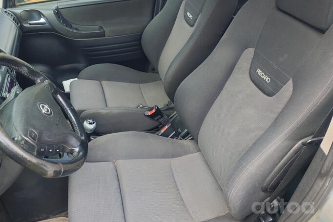 Opel Zafira A [restyling] Minivan 5-doors