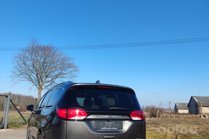 Chrysler Pacifica 2 generation Minivan