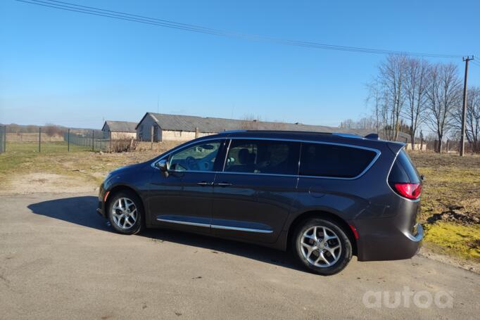Chrysler Pacifica 2 generation Minivan