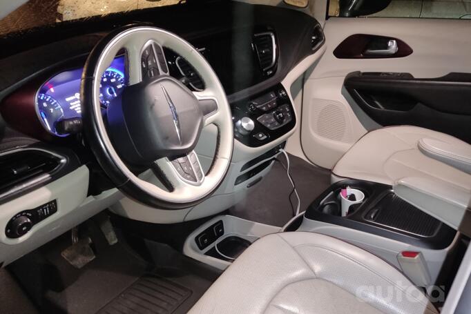 Chrysler Pacifica 2 generation Minivan