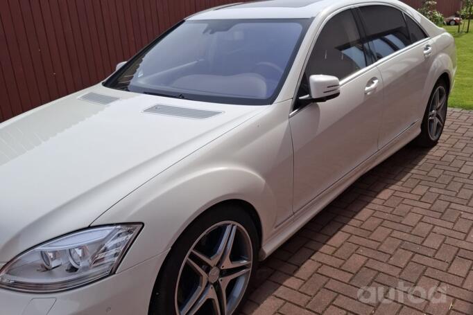 Mercedes-Benz S-Class W221 Sedan Long