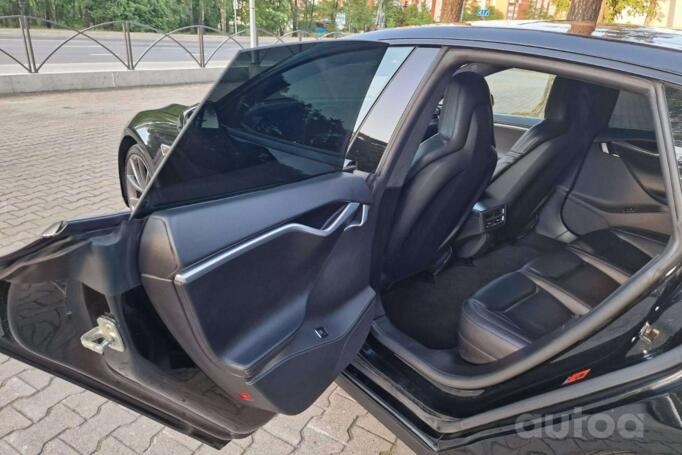 Tesla Model S 1 generation Liftback