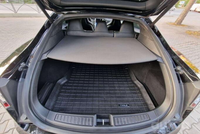 Tesla Model S 1 generation Liftback