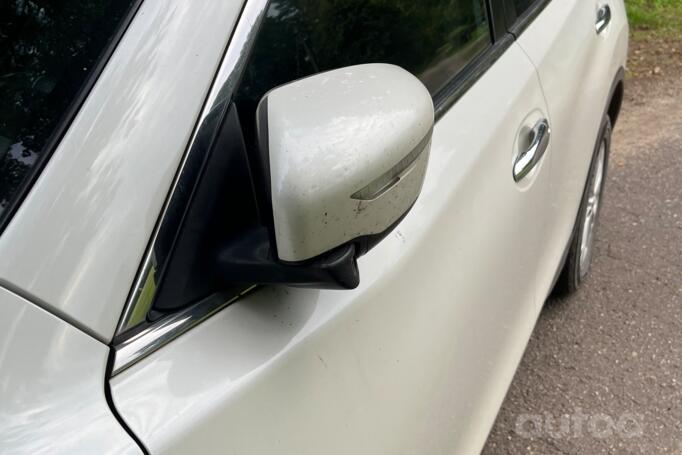 Nissan X-Trail T32 Crossover